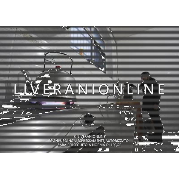 (121218) -- TAIYUAN, Dec. 18, 2012 () -- Ma l\'acqua Villager Zhen bolle di gas di palude in Jingadao Village di Changzhi County, a nord della Cina nella provincia dello Shanxi, 11 dicembre, 2012. Jingadao Villaggio di Changzhi County ha formato una economia a ciclo chiuso. Gli abitanti dei villaggi qui utilizzare gas metano come combustibile dopo la fermentazione degli escrementi di maiale, adottare pulito sistema di smaltimento delle acque reflue, produzione di fertilizzante naturale di escrementi animali e vegetali di piante verdi. (/Yan Yan) (lfj) ©Photoshot/AGENZIA ALDO LIVERANI SAS-ITALY ONLY - EDITORIAL USE ONLY