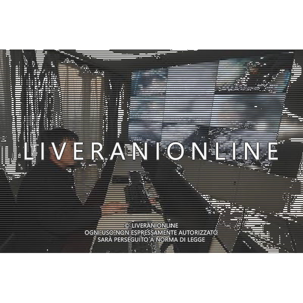 (121218) -- TAIYUAN, Dec. 18, 2012 () -- Ma l\'acqua Villager Zhen bolle di gas di palude in Jingadao Village di Changzhi County, a nord della Cina nella provincia dello Shanxi, 11 dicembre, 2012. Jingadao Villaggio di Changzhi County ha formato una economia a ciclo chiuso. Gli abitanti dei villaggi qui utilizzare gas metano come combustibile dopo la fermentazione degli escrementi di maiale, adottare pulito sistema di smaltimento delle acque reflue, produzione di fertilizzante naturale di escrementi animali e vegetali di piante verdi (/Yan Yan) (lfj) ©Photoshot/AGENZIA ALDO LIVERANI SAS-ITALY ONLY - EDITORIAL USE ONLY