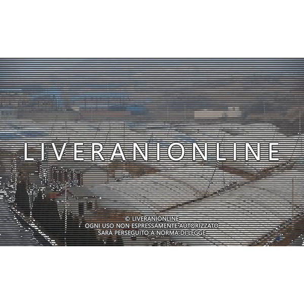 (121218) -- TAIYUAN, Dec. 18, 2012 () -- Ma l\'acqua Villager Zhen bolle di gas di palude in Jingadao Village di Changzhi County, a nord della Cina nella provincia dello Shanxi, 11 dicembre, 2012. Jingadao Villaggio di Changzhi County ha formato una economia a ciclo chiuso. Gli abitanti dei villaggi qui utilizzare gas metano come combustibile dopo la fermentazione degli escrementi di maiale, adottare pulito sistema di smaltimento delle acque reflue, produzione di fertilizzante naturale di escrementi animali e vegetali di piante verdi (/Yan Yan) (lfj) ©Photoshot/AGENZIA ALDO LIVERANI SAS-ITALY ONLY - EDITORIAL USE ONLY