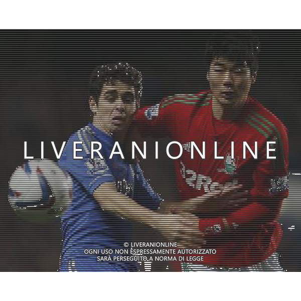 (130110) -- LONDON, Jan. 10, 2013 () -- Oscar (L) of Chelsea vies with Ki Sung-Yeung of Swansea during the English League Cup (Capital One Cup) semifinal first leg between Chelsea and Swansea at Stamford Bridge in London, Britain, on Jan. 9, 2013. Chelsea lost 0-2. (/Wang Lili) FOR EDITORIAL USE ONLY. NOT FOR SALE FOR MARKETING OR ADVERTISING CAMPAIGNS. NO USE WITH UNAUTHORIZED AUDIO, VIDEO, DATA, FIXTURE LISTS, CLUB/LEAGUE LOGOS OR \'LIVE\' SERVICES. ONLINE IN-MATCH USE LIMITED TO 45 IMAGES, NO VIDEO EMULATION. NO USE IN BETTING, GAMES OR SINGLE CLUB/LEAGUE/PLAYER PUBLICATIONS. AG ALDO LIVERANI S A S ONLY ITALY
