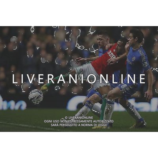 (130110) -- LONDON, Jan. 10, 2013 () -- Gary Cahill (L) and Cesar Azpilicueta (R) of Chelsea vies with Wayne Routledge of Swansea during the English League Cup (Capital One Cup) semifinal first leg between Chelsea and Swansea at Stamford Bridge in London, Britain, on Jan. 9, 2013. Chelsea lost 0-2. (/Wang Lili) FOR EDITORIAL USE ONLY. NOT FOR SALE FOR MARKETING OR ADVERTISING CAMPAIGNS. NO USE WITH UNAUTHORIZED AUDIO, VIDEO, DATA, FIXTURE LISTS, CLUB/LEAGUE LOGOS OR \'LIVE\' SERVICES. ONLINE IN-MATCH USE LIMITED TO 45 IMAGES, NO VIDEO EMULATION. NO USE IN BETTING, GAMES OR SINGLE CLUB/LEAGUE/PLAYER PUBLICATIONS. AG ALDO LIVERANI S A S ONLY ITALY