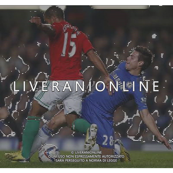(130110) -- LONDON, Jan. 10, 2013 () -- Cesar Azpilicueta (R) of Chelsea vies with Wayne Routledge of Swansea during the English League Cup (Capital One Cup) semifinal first leg between Chelsea and Swansea at Stamford Bridge in London, Britain, on Jan. 9, 2013. Chelsea lost 0-2. (/Wang Lili) FOR EDITORIAL USE ONLY. NOT FOR SALE FOR MARKETING OR ADVERTISING CAMPAIGNS. NO USE WITH UNAUTHORIZED AUDIO, VIDEO, DATA, FIXTURE LISTS, CLUB/LEAGUE LOGOS OR \'LIVE\' SERVICES. ONLINE IN-MATCH USE LIMITED TO 45 IMAGES, NO VIDEO EMULATION. NO USE IN BETTING, GAMES OR SINGLE CLUB/LEAGUE/PLAYER PUBLICATIONS. AG ALDO LIVERANI S A S ONLY ITALY