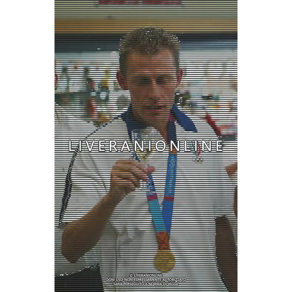 ARRIVO IN ITALIA DI STEFANO BALDINI MEDAGLIA D\' ORO MARATONA ATENE 2004 FOTO AG ALDO LIVERANI