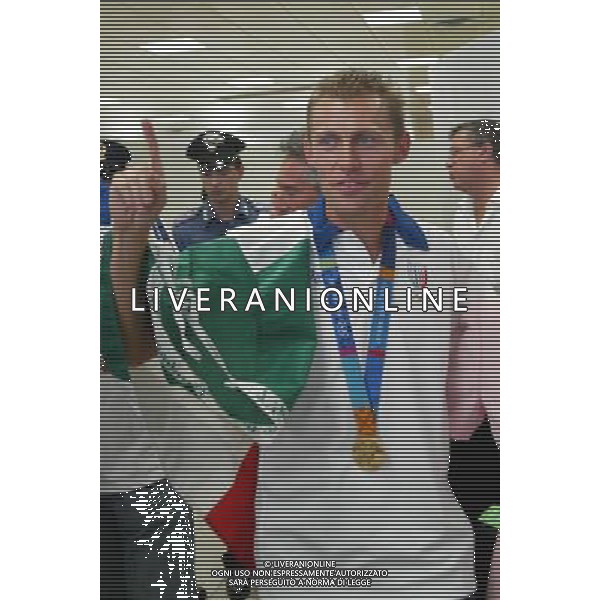 ARRIVO IN ITALIA DI STEFANO BALDINI MEDAGLIA D\' ORO MARATONA ATENE 2004 FOTO AG ALDO LIVERANI