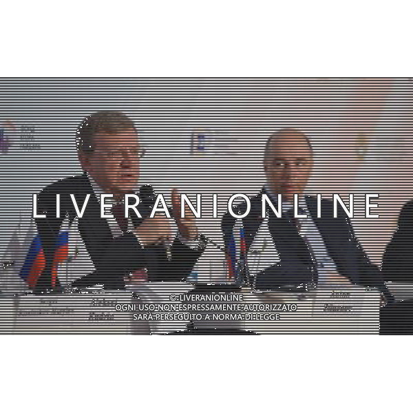 (130116) -- MOSCOW, Jan. 16, 2013 () -- Former Russian Finance Minister Alexei Kudrin (L) addresses the Gaidar forum in Moscow, Russia, Jan. 16, 2013. The annual forum brought together Russian and international businessmen and experts to discuss the integration of Russia into the global economy. (/Jiang Kehong) ©photoshot/AGENZIA ALDO LIVERANI SAS - ITALY ONLY - Riunione di uomini d\'affari russi e internazionali ed esperti per discutere l\'integrazione della Russia nell\'economia mondiale al forum Internazionale Gaidar a Mosca, Russia, 16 gennaio 2013.
