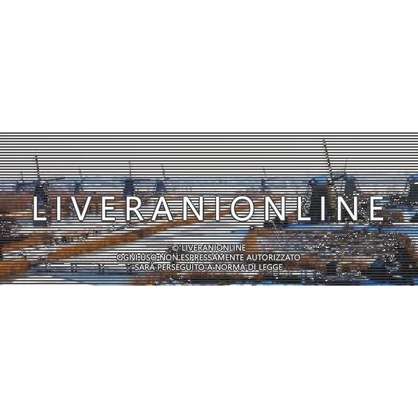 (130117) -- KINDERDIJK, Jan. 17, 2013 () -- Windmills are seen after snowfall in Kinderdijk, west of the Netherlands, Jan. 16, 2013. The small town of Kinderdijk is known for its 19 well-preserved windmills which were built around 1740. Every year about 500,000 tourists visit Kinderdijk, a UNESCO World Heritage site since 1997. (/Robin Utrecht) (ybg) ©photoshot/AGENZIA ALDO LIVERANI SAS - ITALY ONLY - Neve sui Mulini a vento dopo la nevicata nella citta\' di Kinderdijk, a ovest dei Paesi Bassi, Olanda 16 Gennaio 2013. I 19 mulini a vento costruiti intorno al 1740 ancora ben conservati sono riconosciuti patrimonio mondiale dell\'UNESCO dal 1997. 