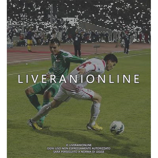 (130119) -- AR RIFA\' , Jan. 19, 2013 () -- UAE\'s Mohanad Salem (R) breaks through during the Gulf Cup final match against Iraq at Bahrin National Stadium in Ar Rifa\', Bahrain, Jan. 18, 2013. UAE won 2-1 to claim the title. (/Ali Mahmood) ©photoshot/AGENZIA ALDO LIVERANI SAS - ITALY ONLY - EMIRATI ARABI UNITI VS IRAQ partita finale della Coppa del golfo allo Stadio Nazionale di Ar Rifa\', Bahrain, 18 gennaio 2013.