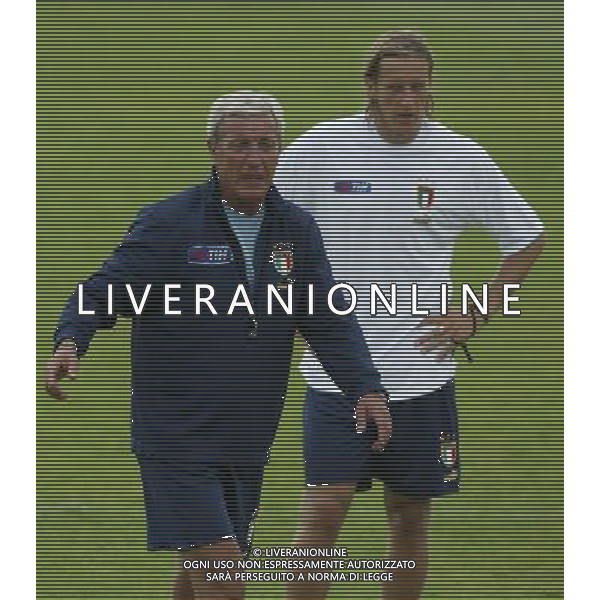 Coverciano -(Fi) 31/08/2004 allenamento della Nazionale Italiana Calcio nella foto Lippi Marcello e Ambrosini Massimo foto Filippo Venezia ag Aldo liverani