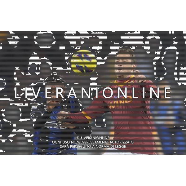 Roma - 23/01/2013 - Stadio Olimpico - TIM CUP 2012-2013 - semifinale andata - Roma vs Inter - nella foto: totti e obi Â© Fabrizio Corradetti - Ag. Aldo Liverani sas