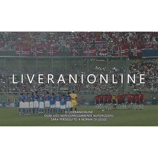 PALERMO 04/09/04 QUALIFICAZIONI MONDIALI ITALIA-NORVEGIA NELLA FOTO: MINUTO DI SILENZIO PH: ALDO LIVERANI