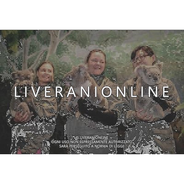 (130122) -- GUANGZHOU, Jan. 22, 2013 () -- Chinese and Australian feeders show three new koala bears at the Chimelong Safari Park in Guangzhou, capital of south China\'s Guangdong Province, Jan. 21, 2013. Three koalas from Australia arrived in Guangzhou on Monday, bringing the total koala number at the park to 31. (/Liu Dawei) (lcz/ry) ©photoshot/AGENZIA ALDO LIVERANI SAS - ITALY ONLY - Tre koala dell\'Australia sono arrivati al Parco Safari Chimelong di Guangzhou, capitale del sud della Cina nella provincia del Guangdong 21 gennaio, 2013.