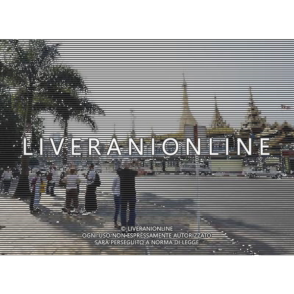 (130124) -- YANGON, Jan. 24, 2013 () -- Tourists visit downtown Yangon, Myanmar, on Jan. 24, 2013. Significant reforms and increased exchanges with the international community brought Myanmar over one million person-time of foreign tourists in 2012. (/U Aung) (lr) ©photoshot/AGENZIA ALDO LIVERANI SAS - ITALY ONLY - Oltre un milione di turisti stranieri nel 2012 hanno visitato il centro di Yangon, nel Myanmar, il 24 gennaio 2013.