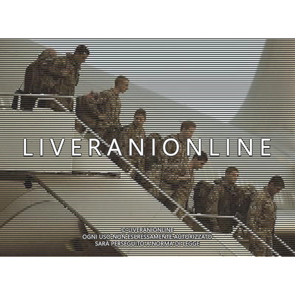 Prince Harry (4th right) walks down the steps of a Royal Air Force A-330 transport aircraft, as he arrives home at RAF Brize Norton in Oxfordshire, at the completion of his 20 week tour of duty in Afghanistan as an Apache Helicopter Pilot/Gunner with 662 Squadron of the Army Air Corps. ©photoshot/AGENZIA ALDO LIVERANI SAS - ITALY ONLY - REALI INGLESI: Il principe Harry di ritorno dall\'Afghanistan, mentre scende dall\'aereo Royal Air Force A-330 nell\'Oxfordshire, al termine delle sue 20 settimane come pilota di elicottero Apache
