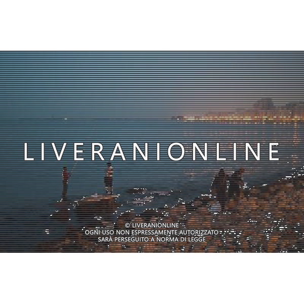 (130124) -- ALEXANDRIA, Jan. 24, 2013 () -- Egyptians enjoy fishing on a beach in Alexandria, Egypt, Jan. 24, 2013, on the eve of the second anniversary of the unrest that toppled former president Hosni Mubarak. (/Qin Haishi) ©photoshot/AGENZIA ALDO LIVERANI SAS - ITALY ONLY - La vita quotidiana degli egiziani della citta\' di Alessandria d\'Egitto, 24 gennaio 2013, alla vigilia del secondo anniversario della rivolta che ha rovesciato l\'ex il presidente Hosni Mubarak.