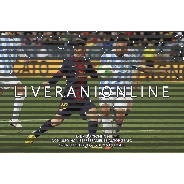 (130125) -- MALAGA, Jan. 25, 2013 () -- Barcelona\'s Lionel Messi (L) vies with a player of Malaga during their Spanish King\'s Cup quarterfinal second leg soccer match held at Rosaleda stadium in Malaga, Spain, on Jan. 24, 2013. Barcelona won 4-2. (/) ©photoshot/AGENZIA ALDO LIVERANI SAS - ITALY ONLY - MALAGA VS BARCELLONA partita dei quarti di finale della Coppa del re presso Rosaleda stadio a Malaga, in Spagna, 24 gennaio 2013. Il Barcellona ha vinto 4-2. 