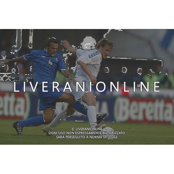 Helsinki 11/06/2003 finlandia - italia qualificazioni europei nella foto CRISTIAN ZANETTI E MIKKA VAYRYNEN foto nando vescusio/agenzia aldo liverani