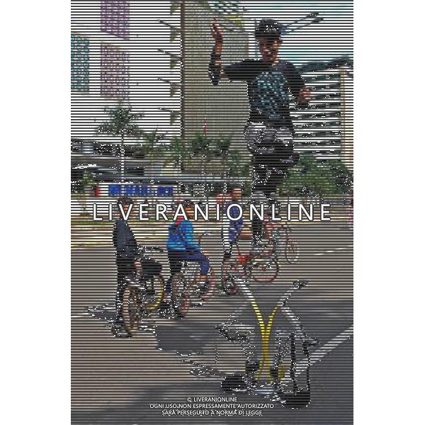 (130127) -- JAKARTA, Jan. 27, 2013 () -- A man performs a jump with jumping stilts during car-free day in Jakarta, Indonesia, Jan. 27, 2013. (/Agung Kuncahya B.) ©Photoshot/AGENZIA ALDO LIVERANI SAS-ITALY ONLY - EDITORIAL USE ONLY