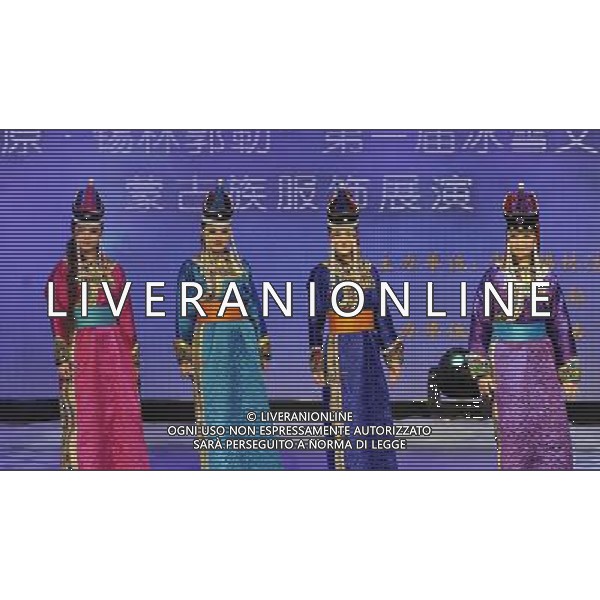 (130120) -- XILINHOT, Jan. 20, 2013 () -- Performers present the costume of the Mongolian ethnic group during the Snow and Ice Culture Festival in Xilinhot City, north China\'s Inner Mongolia Autonomous Region, Jan. 19, 2013. (/Zhao Tingting) (ry) /AGENZIA ALDO LIVERANI SAS-ITALY ONLY - EDITORIAL USE ONLY