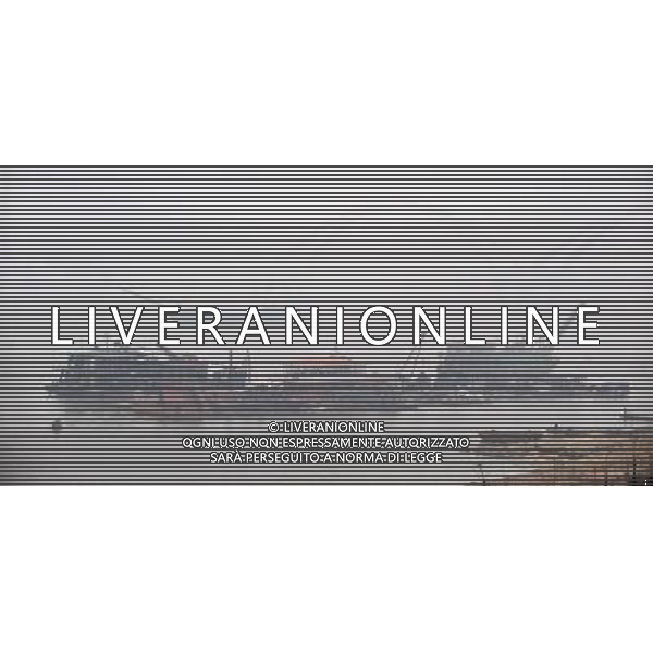 (130120) -- CHANGSHA, Jan. 20, 2013 () -- Photo taken on Jan. 20, 2013 shows fog-enveloped Xiangjiang River in Changsha, capital of central China\'s Hunan Province. (/Long Hongtao) (ry) ©Photoshot/AGENZIA ALDO LIVERANI SAS-ITALY ONLY - EDITORIAL USE ONLY