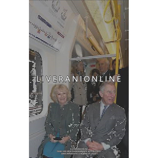 LONDON, ENGLAND - JANUARY 30: Camilla, Duchess of Cornwall and Prince Charles, Prince of Wales travel on a Metropolitan underground train from Farringdon to Kings Cross as they mark 150 years of London Underground on January 30, 2013 in London, England. ©photoshot/AGENZIA ALDO LIVERANI SAS - ITALY ONLY - REALI INGLESI: Il Principe Carlo d\'inghilterra con la moglie Camilla nel 150mo anniversario della metropolitana di Londra 30 gennaio 30 per sottolineare l\'importanza della progettazione e sviluppo delle infrastrutture nel Regno Unito. 