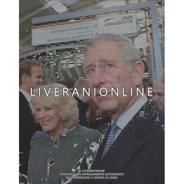 LONDON, ENGLAND - JANUARY 30: Prince Charles, Prince of Wales and Camilla, Duchess of Cornwall prepare to travel on a Metropolitan underground train at Farringdon Station as they mark 150 years of London Underground on January 30, 2013 in London, England. ©photoshot/AGENZIA ALDO LIVERANI SAS - ITALY ONLY - REALI INGLESI: Il Principe Carlo d\'inghilterra con la moglie Camilla nel 150mo anniversario della metropolitana di Londra 30 gennaio 30 per sottolineare l\'importanza della progettazione e sviluppo delle infrastrutture nel Regno Unito. 