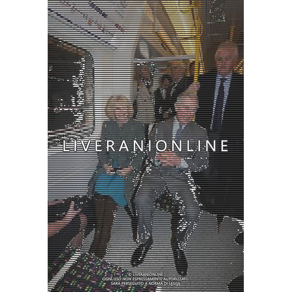 LONDON, ENGLAND - JANUARY 30: Camilla, Duchess of Cornwall and Prince Charles, Prince of Wales travel on a Metropolitan underground train from Farringdon to Kings Cross as they mark 150 years of London Underground on January 30, 2013 in London, England. ©photoshot/AGENZIA ALDO LIVERANI SAS - ITALY ONLY - REALI INGLESI: Il Principe Carlo d\'inghilterra con la moglie Camilla nel 150mo anniversario della metropolitana di Londra 30 gennaio 30 per sottolineare l\'importanza della progettazione e sviluppo delle infrastrutture nel Regno Unito. 