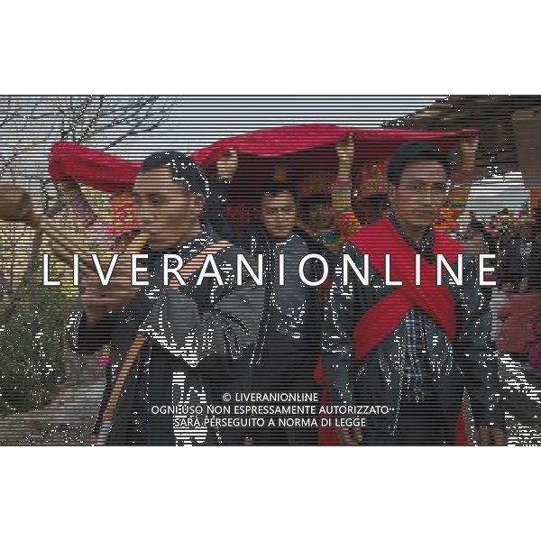 (130201) -- DECHANG, Feb. 1, 2013 () -- A team escorts the bride to the bridegroom\'s home during a traditional wedding ceremony of Lisu ethnic group in Xinyu Village of Dechang County, southwest China\'s Sichuan Province, Jan. 31, 2013. Bride Gu Hongyan and bridegroom Lan Xiaoxiang held their wedding ceremony according to traditional custom of Lisu ethnic group. (/Jiang Hongjing) (ry) ©photohsot/AGENZIA ALDO LIVERANI SAS - ITALY ONLY - Matrimonio tradizionale, cerimonia di nozze del gruppo etnico del Villaggio Lisu Xinyu a Dechang County, a sud ovest della Cina nella provincia del Sichuan, il 31 gennaio 2013.
