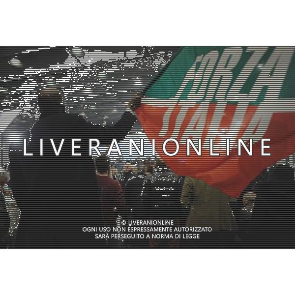 MILANO 3/2/2013 FIERAMILANOCITY CONFERENZA STAMPA DI SILVIO BERLUSCONI NELLA FOTO LA VECCHIA BANDIERA DI FORZA ITALIA FOTO ROMANO/AG ALDO LIVERANI