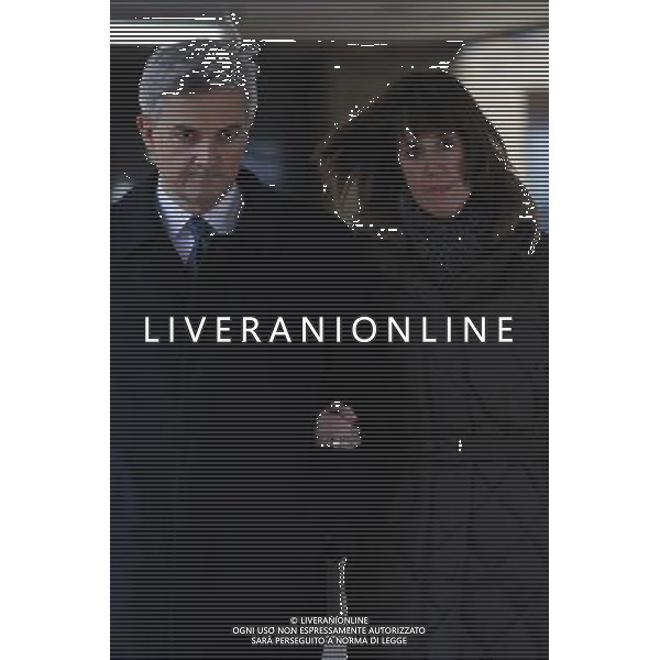 Britain\'s former energy secretary Chris Huhne (L) and his partner Carina Trimingham leave Southwark Crown Court in London Britain 04 February 2013. Former cabinet minister Chris Huhne has pleaded guilty to perverting the course of justice over claims his ex-wife Vicky Pryce took speeding points for him a decade ago.The Liberal Democrat MP, 58, changed his plea on the first day of his trial at Southwark Crown Court. Mr Huhne said outside court he will be standing down as MP for Eastleigh. ©photoshot/AGENZIA ALDO LIVERANI SAS - ITALY ONLY - L\'ex segretario Britannico all\'energia Chris Huhne e la sua compagna Carina Trimingham arrivano a Southwark Crown Court a Londra, Gran Bretagna 4 febbraio, 2013 per un processo a suo carico