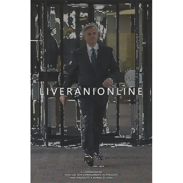 Britain\'s former energy secretary Chris Huhne leaves Southwark Crown Court in London Britain 04 February 2013. Former cabinet minister Chris Huhne has pleaded guilty to perverting the course of justice over claims his ex-wife Vicky Pryce took speeding points for him a decade ago.The Liberal Democrat MP, 58, changed his plea on the first day of his trial at Southwark Crown Court. Mr Huhne said outside court he will be standing down as MP for Eastleigh. ©photoshot/AGENZIA ALDO LIVERANI SAS - ITALY ONLY - L\'ex segretario Britannico all\'energia Chris Huhne e la sua compagna Carina Trimingham arrivano a Southwark Crown Court a Londra, Gran Bretagna 4 febbraio, 2013 per un processo a suo carico