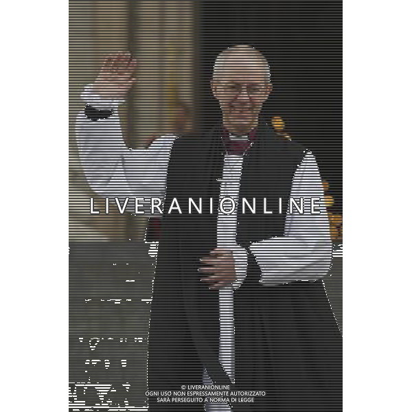 The 105th Archbishop of Canterbury Justin Welby poses for the media at the main entrance of St. Paul\'s Cathedral following the ceremony known as the \'Confirmation of Election\' in London on 04 February 2013. Dr. Rowan Williams stepped down from his position on 31st December 2012 and the Right Reverend Justin Welby was chosen as his successor. ©photoshot/AGENZIA ALDO LIVERANI SAS - ITALY ONLY - Justin Welby confermato come 105mo Arcivescovo di Canterbury all\'ingresso principale della Cattedrale di St. Paul a Londra il 04 febbraio 2013.