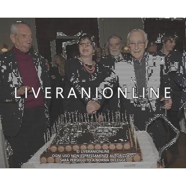 (130204) -- ZAGREB, Feb. 4, 2013 () -- Croatian actor Pero Kvrgic (R) and actress Lela Margitic (C) cut a cake during an official anniversary celebration play of \'Exercises in Style\' at the Croatian National Theater in Zagreb, Croatia, Feb. 3, 2013. The record for the longest run of a theatrical play with the same cast is for the Raymond Queneau\'s play \'Exercises in Style\' performed by Pero Kvrgic and Lela Margitic and directed by Tomislav Radic (all Croatians) from January 1968 to the present, long enough to make it into the Guinness Book of Records. (/Miso Lisanin) ©photoshot/AGENZIA ALDO LIVERANI SAS - ITALY ONLY - L\'attore croato Pero Kvrgic e l\'attrice Lela Margitic al Teatro Nazionale di Zagabria, in Croazia, 3 febbraio 2013.