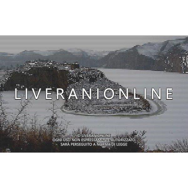 (130204) -- HOHHOT, Feb. 4, 2013 () -- Photo taken on Feb. 3, 2013 shows the snow scenery at the Laoniuwan section of the Yellow River in Qingshuihe County, north China\'s Inner Mongolia Autonomous Region. (/Li Yunping) (lmm) ©photoshot/AGENZIA ALDO LIVERANI SAS - ITALY ONLY - Il paesaggio innevato nella sezione Laoniuwan del Fiume Giallo coperto dalla neve in Qingshuihe County, a nord della Cina Regione Autonoma della Mongolia interna.