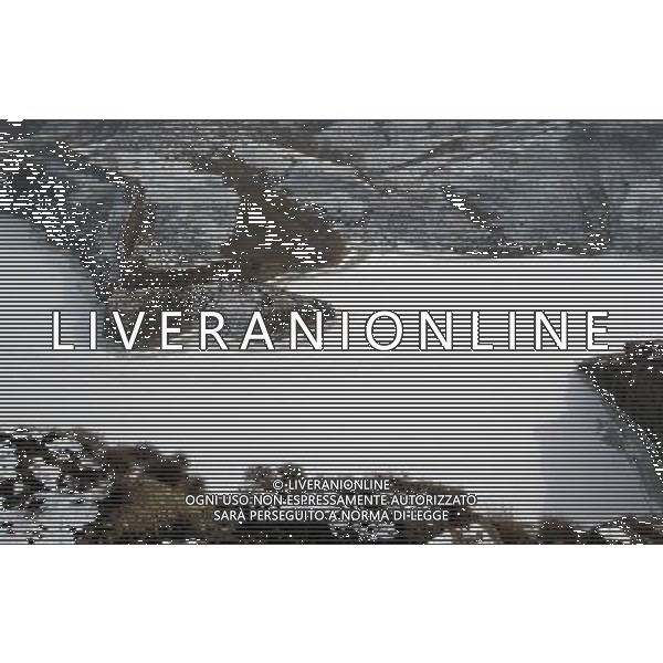 (130204) -- HOHHOT, Feb. 4, 2013 () -- Photo taken on Feb. 3, 2013 shows the snow scenery at the Laoniuwan section of the Yellow River in Qingshuihe County, north China\'s Inner Mongolia Autonomous Region. (/Li Yunping) (lmm) ©photoshot/AGENZIA ALDO LIVERANI SAS - ITALY ONLY - Il paesaggio innevato nella sezione Laoniuwan del Fiume Giallo coperto dalla neve in Qingshuihe County, a nord della Cina Regione Autonoma della Mongolia interna.