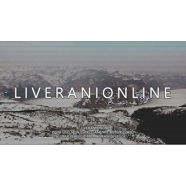 (130204) -- HOHHOT, Feb. 4, 2013 () -- Photo taken on Feb. 3, 2013 shows the snow scenery at the Laoniuwan section of the Yellow River in Qingshuihe County, north China\'s Inner Mongolia Autonomous Region. (/Li Yunping) (lmm) ©photoshot/AGENZIA ALDO LIVERANI SAS - ITALY ONLY - Il paesaggio innevato nella sezione Laoniuwan del Fiume Giallo coperto dalla neve in Qingshuihe County, a nord della Cina Regione Autonoma della Mongolia interna.