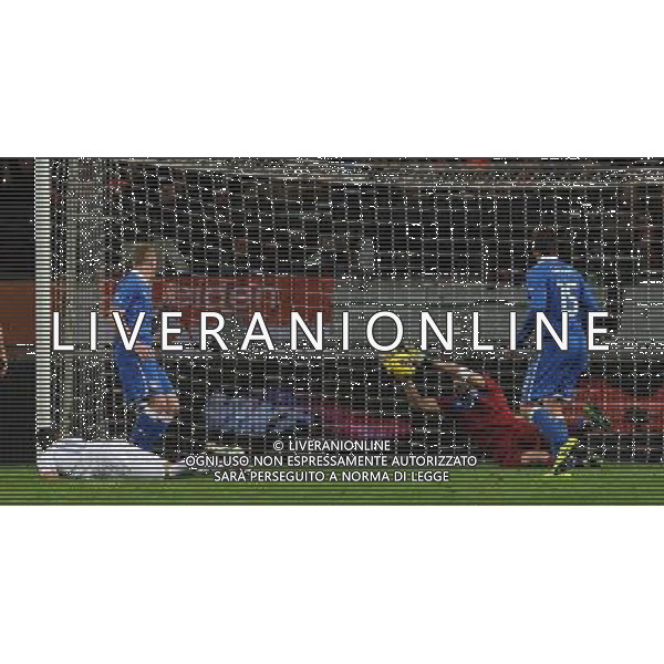 Gara Amichevole Amsterdam - 06.02.2013 Olanda-Italia Nella Foto:parata buffon su tiro di maher /Ph.Vitez-Ag. Aldo Liverani