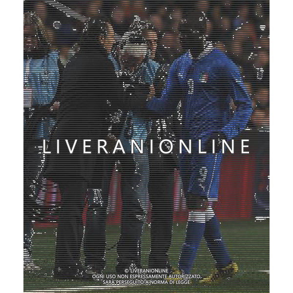 Gara Amichevole Amsterdam - 06.02.2013 Olanda-Italia Nella Foto:balotelli e prandelli si stringono la mano /Ph.Vitez-Ag. Aldo Liverani