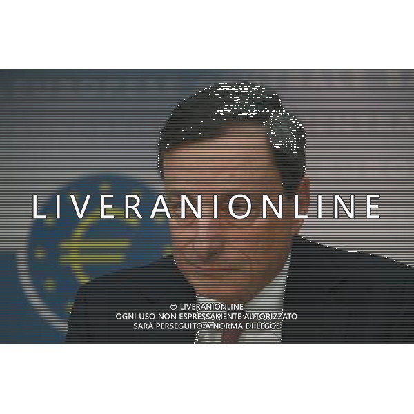 (130207) -- FRANKFURT, Feb. 7, 2013 () -- European Central Bank (ECB) President Mario Draghi attends the monthly ECB news conference in Frankfurt, Germany, Feb. 7, 2013. ECB on Thursday kept interest rates unchanged and said the eurozone economy would gradually recover in the second half of 2013. (/Shen Zhenning) ©photoshot/AGENZIA ALDO LIVERANI SAS - ITALY ONLY - Il Presidente della Banca centrale europea (BCE) Mario Draghi partecipa alla conferenza stampa mensile della BCE a Francoforte, Germania, 7 Febbraio 2013 .