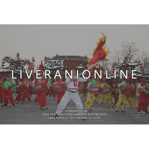 (130209) -- BEIJING, Feb. 9, 2013 () -- Performers dance during the opening ceremony of the Longtan Temple Fair in Beijing, capital of China, Feb. 9, 2013. The fair kicked off on Saturday and will last till Feb. 16. (/Zhuo Ensen) (mp) ©photoshot/AGENZIA ALDO LIVERANI SAS - ITALY ONLY - artisti danzano durante la cerimonia di apertura della fiera del Tempio Longtan a Pechino, capitale della Cina, 9 febbraio 2013.