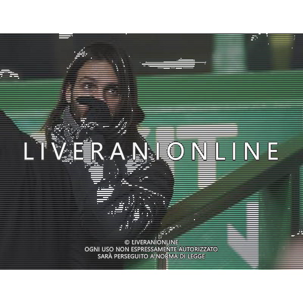 12/02/13 UEFA CHAMPIONS LEAGUE CELTIC v JUVENTUS CELTIC PARK - GLASGOW Celtic striker Georgios Samaras watches on from the stand ©/AGENZIA ALDO LIVERANI SAS - ITALY ONLY - EDITORIAL USE ONLY