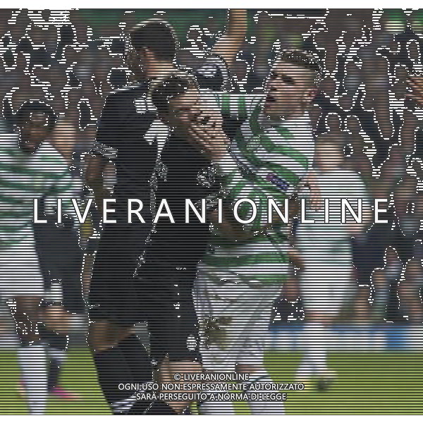 12/02/13 UEFA CHAMPIONS LEAGUE CELTIC v JUVENTUS CELTIC PARK - GLASGOW Celtic striker Gary Hooper (right) tussles with Stephan Lichsteiner ©/AGENZIA ALDO LIVERANI SAS - ITALY ONLY - EDITORIAL USE ONLY