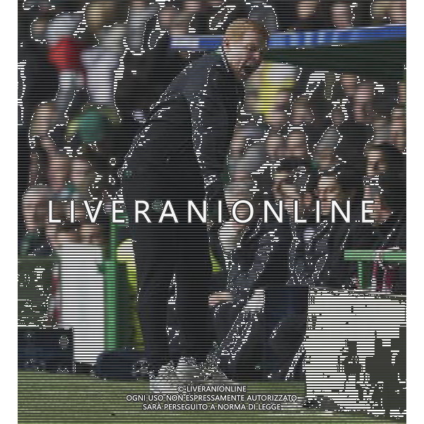 12/02/13 UEFA CHAMPIONS LEAGUE CELTIC v JUVENTUS CELTIC PARK - GLASGOW Celtic manager Neil Lennon reacts angrily in the dugout ©/AGENZIA ALDO LIVERANI SAS - ITALY ONLY - EDITORIAL USE ONLY