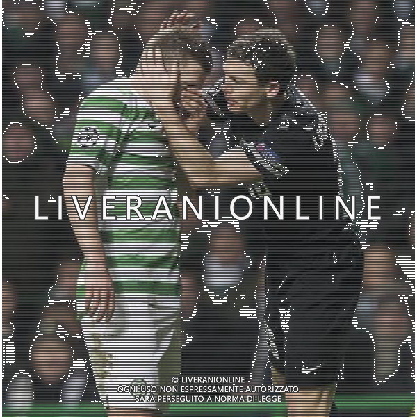 12/02/13 UEFA CHAMPIONS LEAGUE CELTIC v JUVENTUS CELTIC PARK - GLASGOW Juventus\' Stephan Lichtsteiner (right) consoles James Forrest at full-time ©/AGENZIA ALDO LIVERANI SAS - ITALY ONLY - EDITORIAL USE ONLY