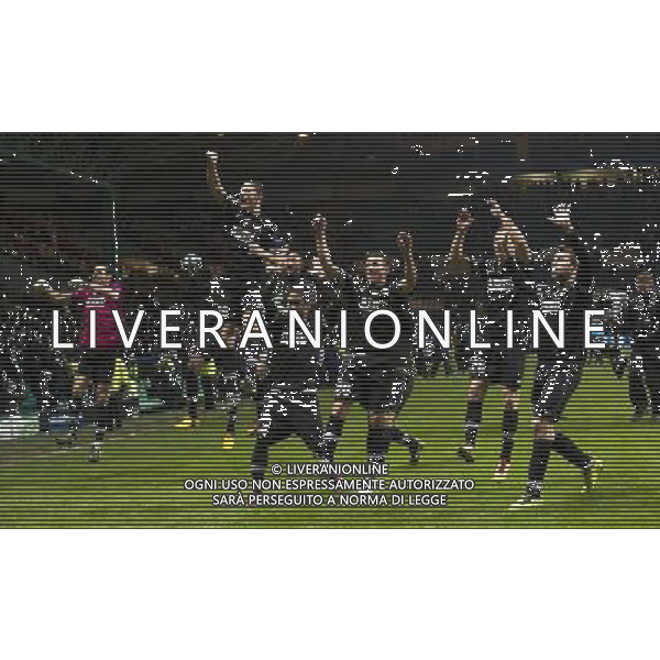 12/02/13 UEFA CHAMPIONS LEAGUE CELTIC v JUVENTUS CELTIC PARK - GLASGOW The Juventus players celebrate at the final whistle ©/AGENZIA ALDO LIVERANI SAS - ITALY ONLY - EDITORIAL USE ONLY