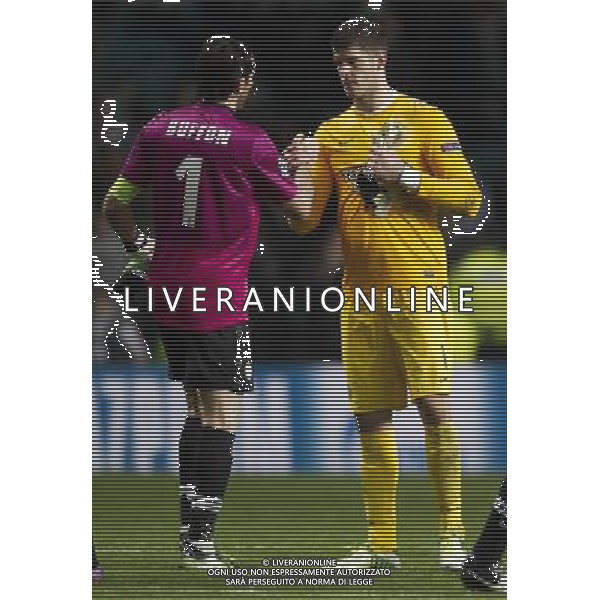 12/02/13 UEFA CHAMPIONS LEAGUE CELTIC v JUVENTUS CELTIC PARK - GLASGOW Celtic goalkeeper Fraser Forster (right) shakes hands with Gianluigi Buffon at full-time ©/AGENZIA ALDO LIVERANI SAS - ITALY ONLY - EDITORIAL USE ONLY