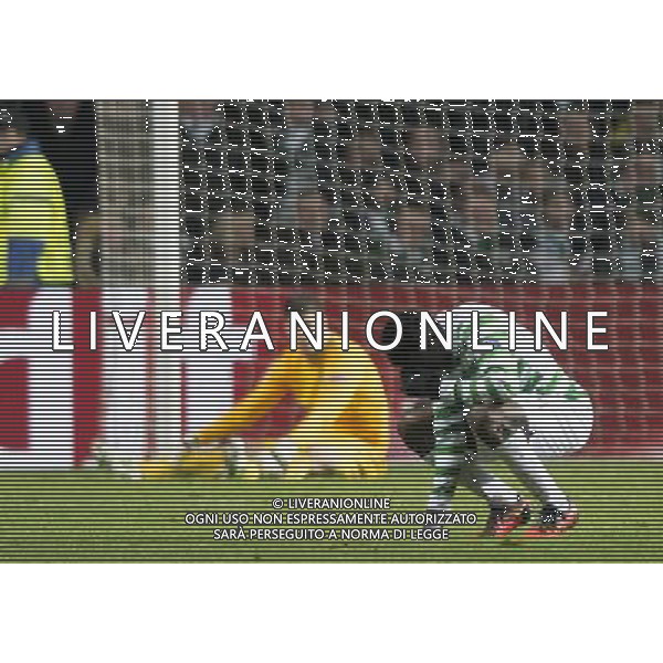 12/02/13 UEFA CHAMPIONS LEAGUE CELTIC v JUVENTUS CELTIC PARK - GLASGOW Dejection for Celtic\'s Efe Ambrose ©/AGENZIA ALDO LIVERANI SAS - ITALY ONLY - EDITORIAL USE ONLY