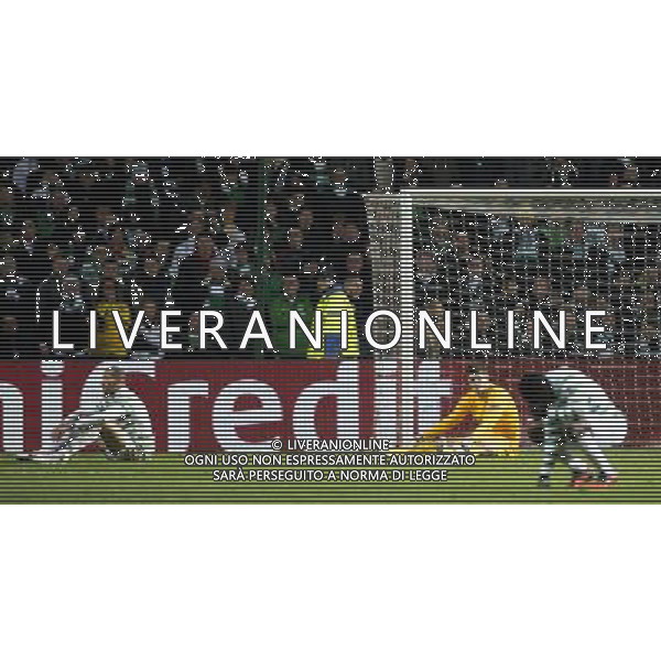 12/02/13 UEFA CHAMPIONS LEAGUE CELTIC v JUVENTUS CELTIC PARK - GLASGOW Dejection for the Celtic defence after conceding a third goal ©/AGENZIA ALDO LIVERANI SAS - ITALY ONLY - EDITORIAL USE ONLY