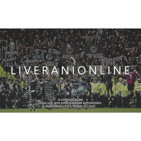 12/02/13 UEFA CHAMPIONS LEAGUE CELTIC v JUVENTUS CELTIC PARK - GLASGOW The Juventus players celebrate their win in front of their home fans ©/AGENZIA ALDO LIVERANI SAS - ITALY ONLY - EDITORIAL USE ONLY