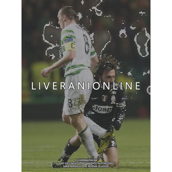 12/02/13 UEFA CHAMPIONS LEAGUE CELTIC v JUVENTUS CELTIC PARK - GLASGOW Celtic captain Scott Brown (left) clashes with Andrea Pirlo ©/AGENZIA ALDO LIVERANI SAS - ITALY ONLY - EDITORIAL USE ONLY