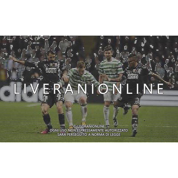 Celtic Park Glasgow Celtic v Juventus (0-3) Champions League First knockout round 12/02/13 Kris Commons (Celtic) Claudio Marchisio, Arturo Vidal (Juventus) Photo: Roger Parker Fotosports International AG ALDO LIVERANI S A S ONLY ITALY